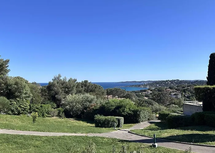 Avec Terrasse Ensoleillée Pour 6 Personnes à - Fr-1-768-77 *